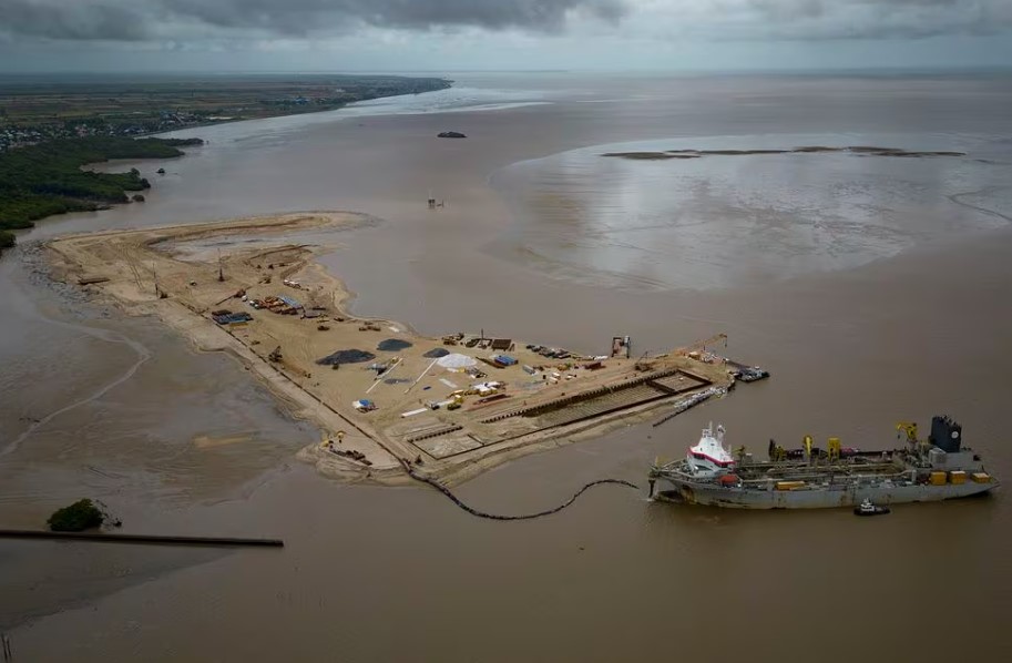 Guyana, el pequeño país que flota en petróleo y ahora está en el punto de mira de Maduro