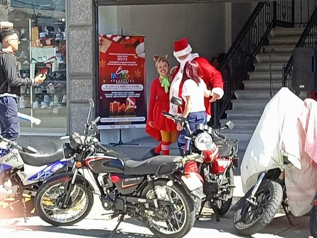 Comerciantes merideños se las ingenian para mejorar ventas durante asueto navideño