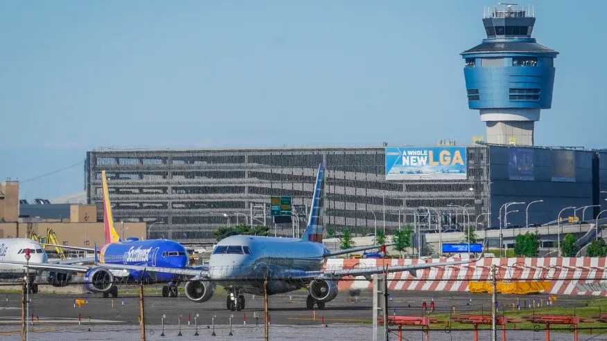 El insólito hallazgo en aeropuerto de Nueva York: pañal de bebé contenía 17 balas escondidas