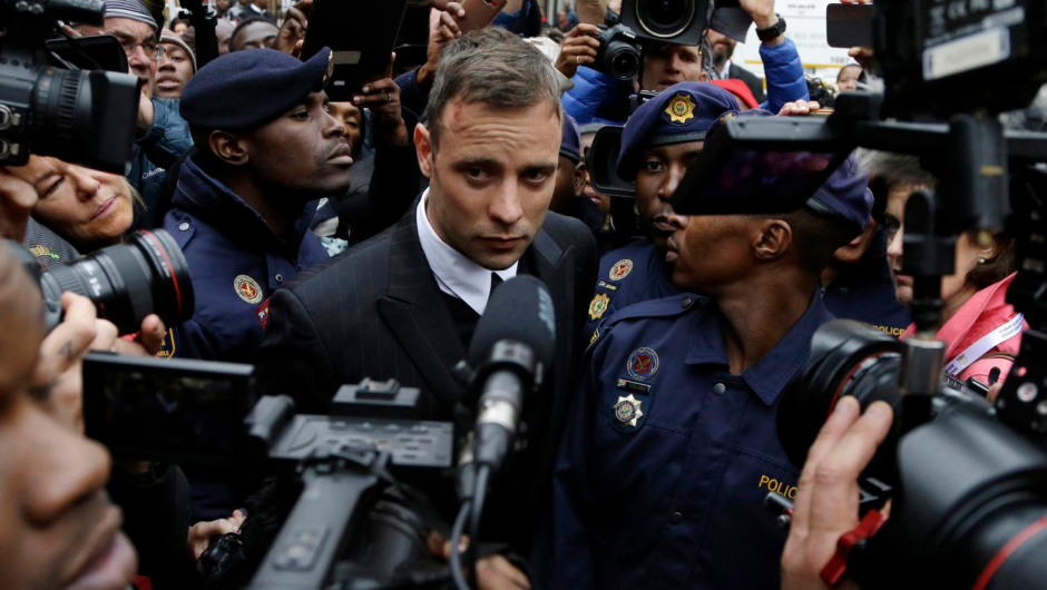 Oscar Pistorius sale de la cárcel casi once años después de matar a su novia