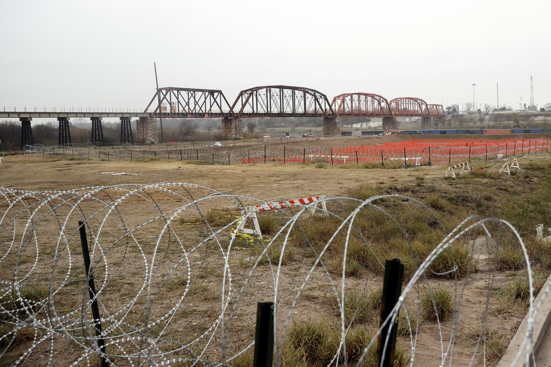 Texas obtuvo una victoria en su defensa de la barrera de boyas antinmigrantes