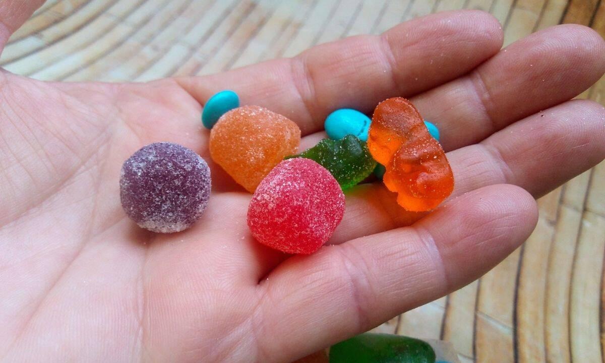 “No pudo respirar”: Niña californiana sufrió daño cerebral y quedó tetrapléjica por comer gomitas