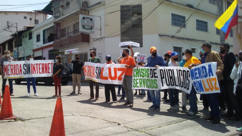 Racionamientos eléctricos y fallas de suministro de agua potable persisten durante el 2024 en Mérida