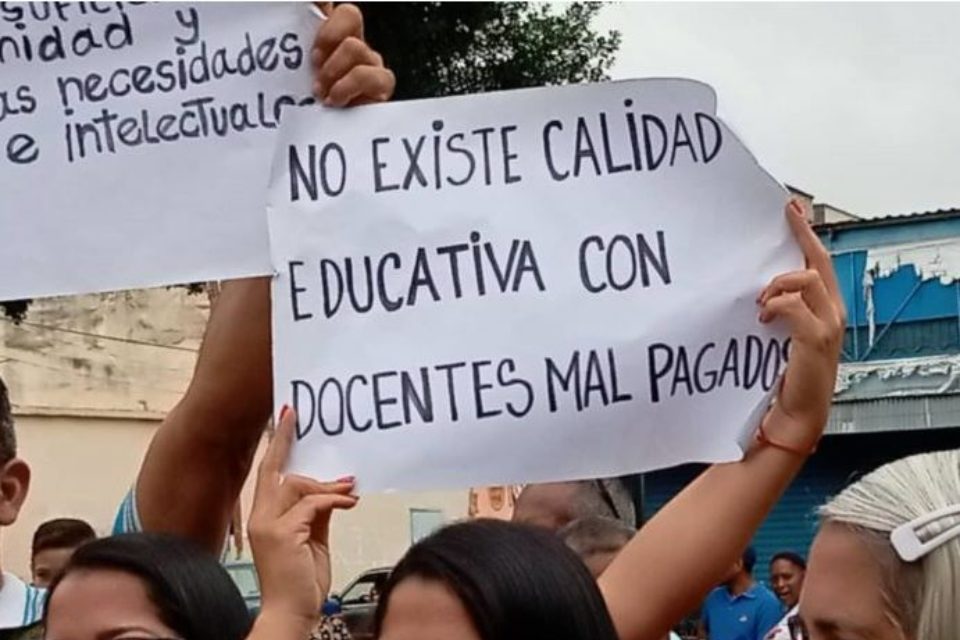 Docentes cambian punto de protesta en Caracas ante contramarcha del chavismo este #15Ene