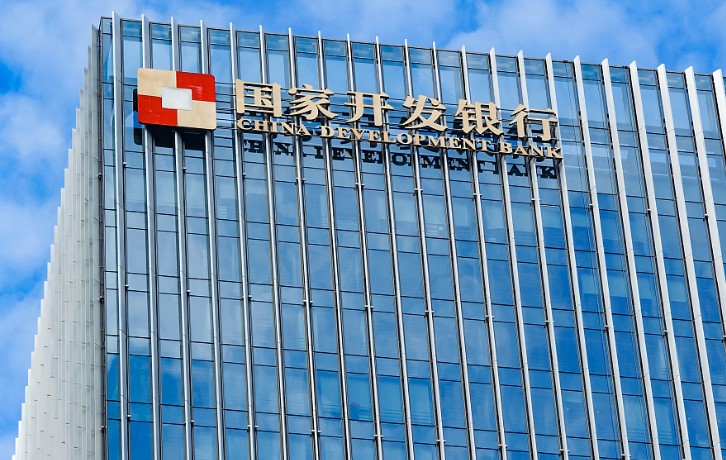 Evergrande y sus filiales paran su cotización tras desplomarse por orden de liquidación