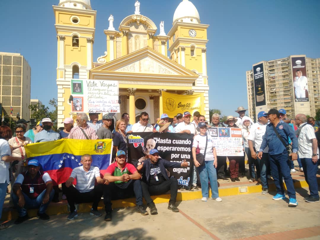 Trabajadores públicos y jubilados protestan en Zulia: “Este es un Gobierno indolente que ha jugado con el hambre del pueblo”