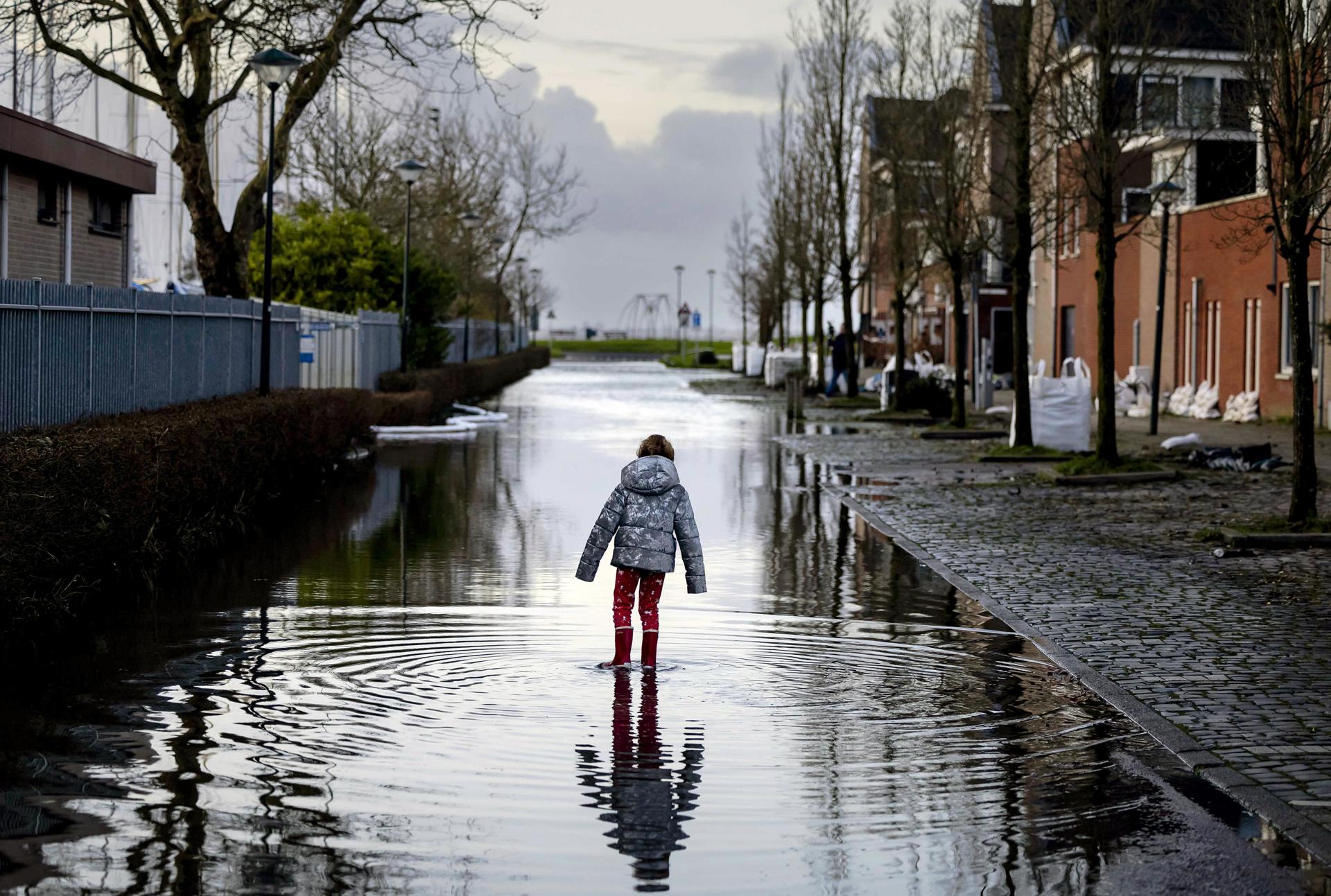 La tormenta Henk deja numerosos daños materiales y un muerto a su paso por Países Bajos