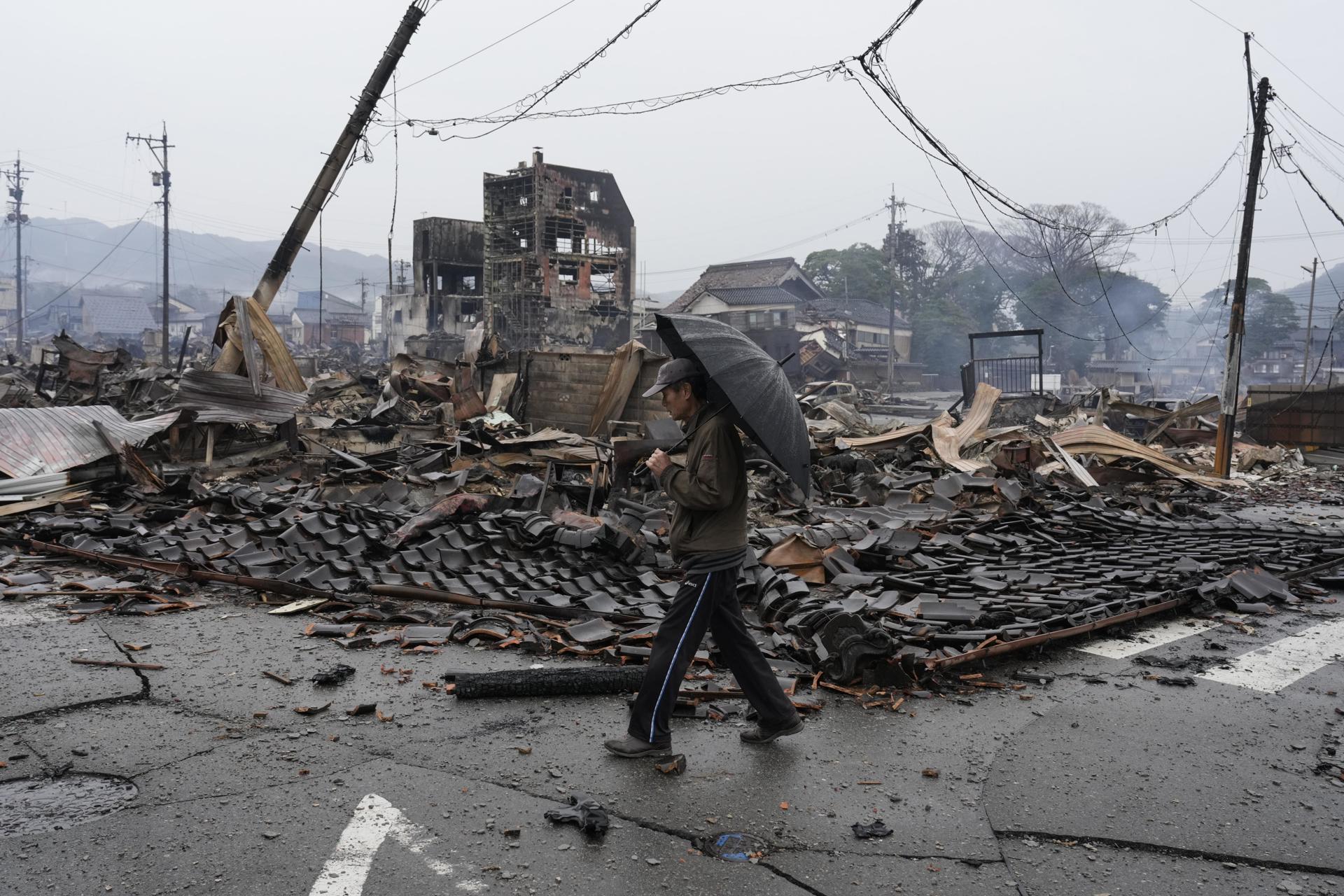 El terremoto de Japón deja ya más de 200 muertos y 100 desaparecidos