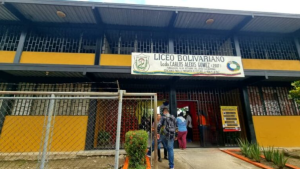 Emergencia en Guasdualito: abejas picaron a decenas de alumnos y profesores en un liceo