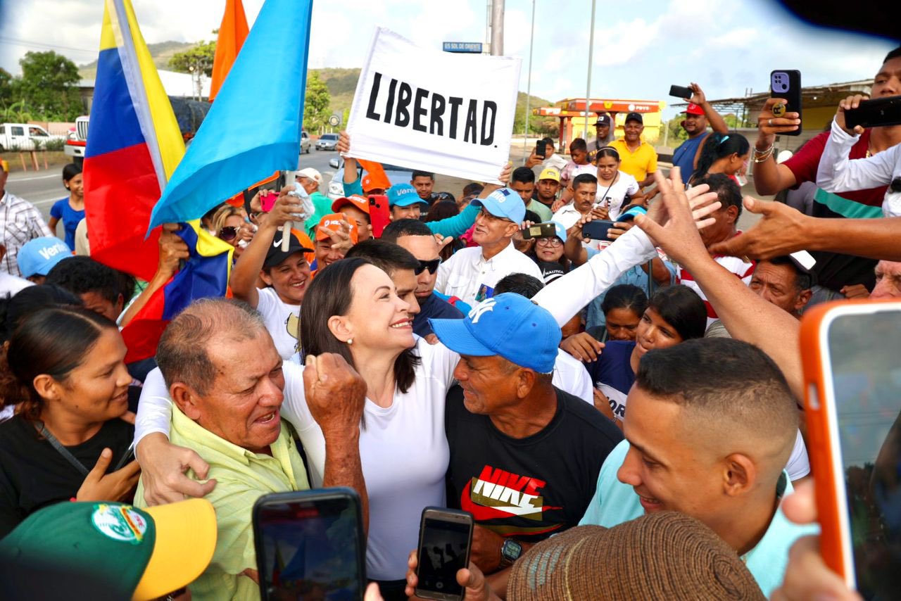 EN FOTOS: el recorrido de María Corina Machado por Boca de Uchire este #20Feb