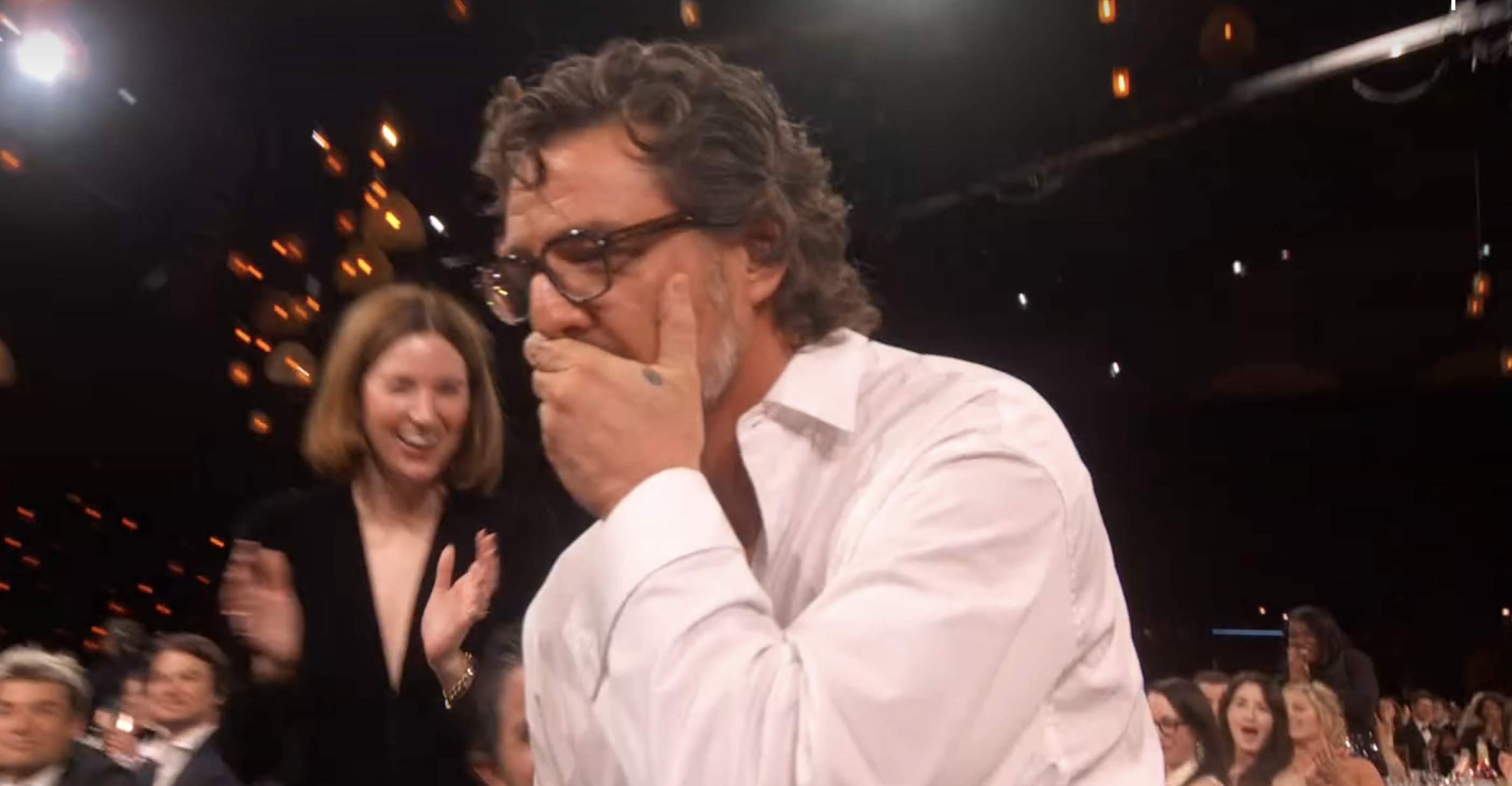 El divertido momento que protagonizó Pedro Pascal al recibir premio a mejor actor: “Estoy un poco ebrio”