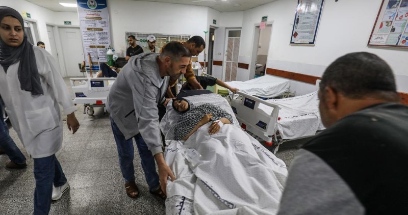 La vida de los heridos que quedan en el Hospital Al Amal de Gaza, en peligro por falta de oxígeno