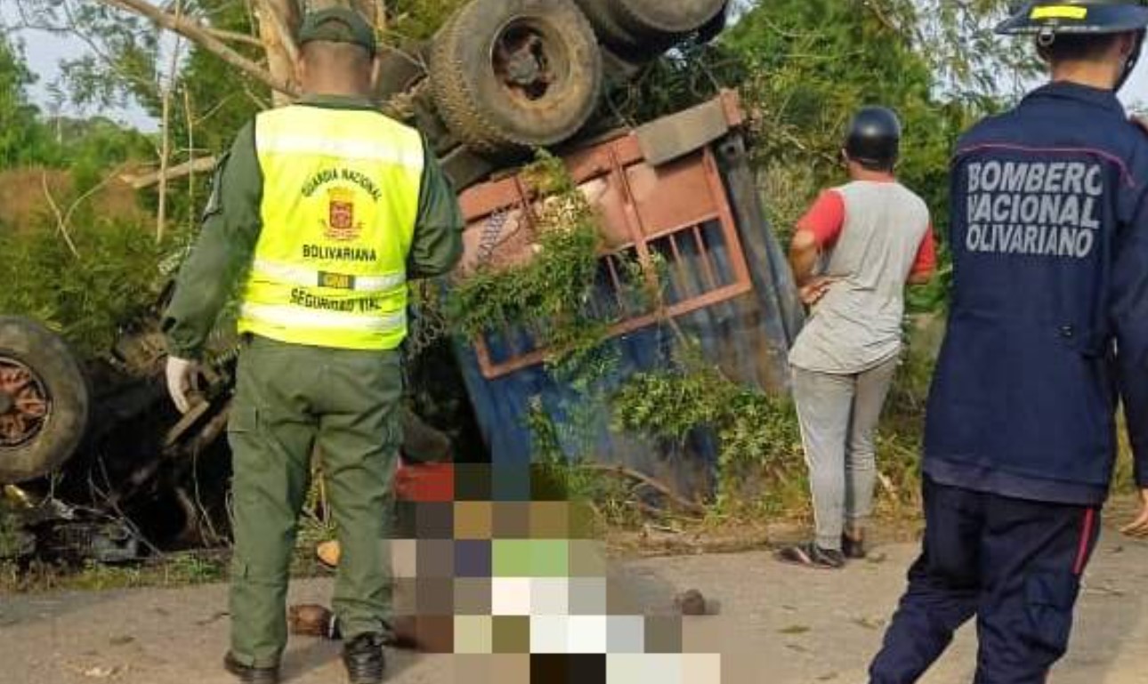 Gandola volcada en la carretera Lara-Zulia dejó un fallecido #2Feb (Video)