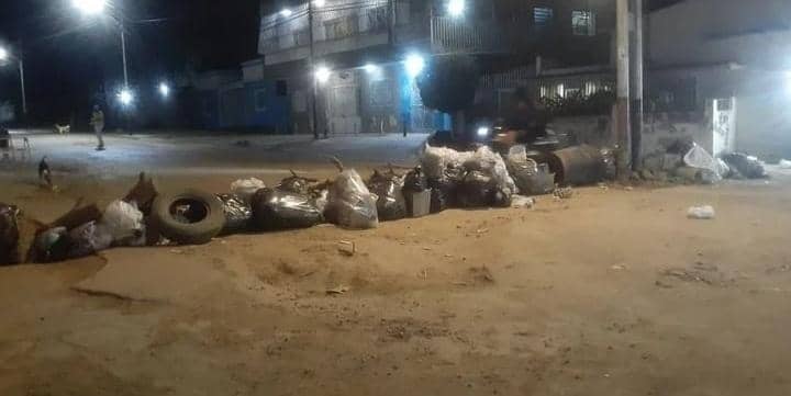 En Valle de la Pascua se amotinaron ante la hediondez y las alimañas que salen por la basura que el aseo no recoge