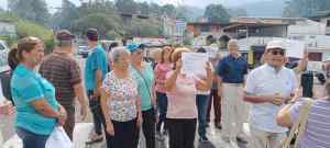 Vecinos de Pirineos en San Cristóbal se amotinaron y salieron a protestar por la falta de luz, agua e internet