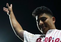 El venezolano Ranger Suárez extiende su dominio y los Filis vencen a los Rojos en la MLB