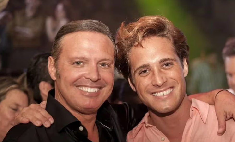 Cómo surgieron las disparatadas teorías sobre la “muerte” de Luis Miguel y el doble que lo habría reemplazado