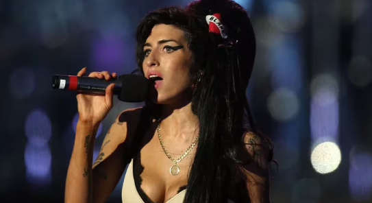 Brillante, rebelde y víctima de bullying: los momentos difíciles de Amy Winehouse en su adolescencia