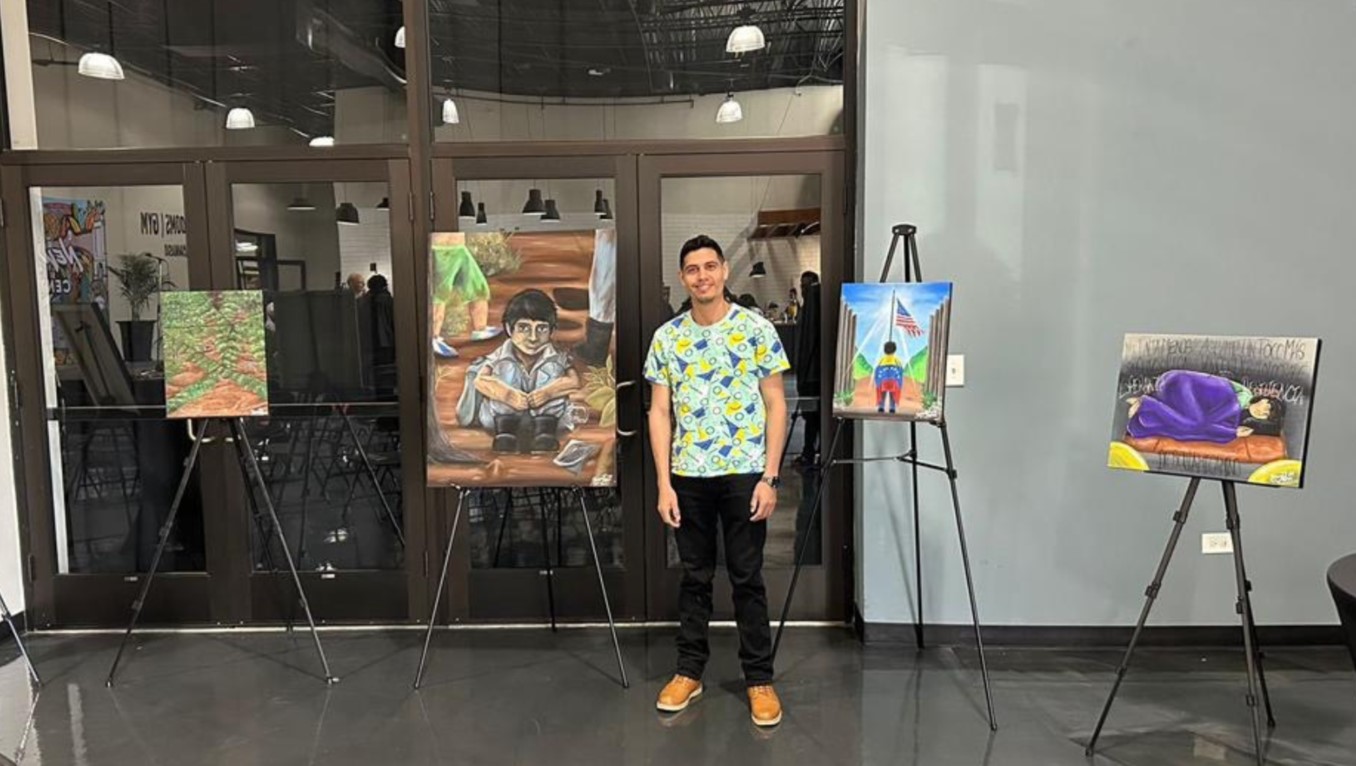 Un venezolano en Chicago retrata la migración a través de sus obras de arte