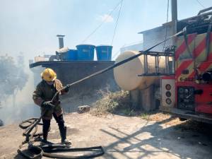 Alerta en Aragua: Más de 300 personas fueron evacuadas de una urbanización por incendio forestal