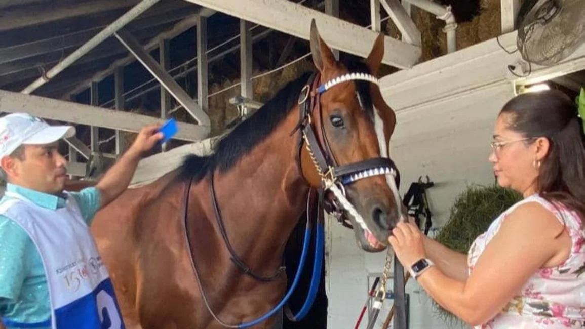 Novel jockey venezolano trabaja con el entrenador ganador del Kentucky Derby