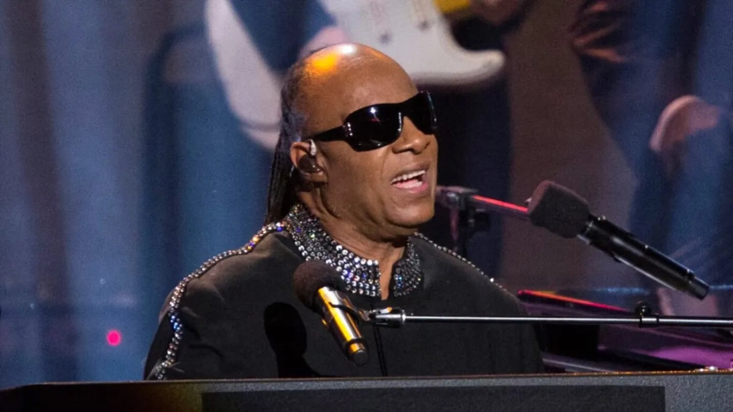 Las frenéticas 72 horas en las que Stevie Wonder pasó de la gloria a quedar al borde de la muerte