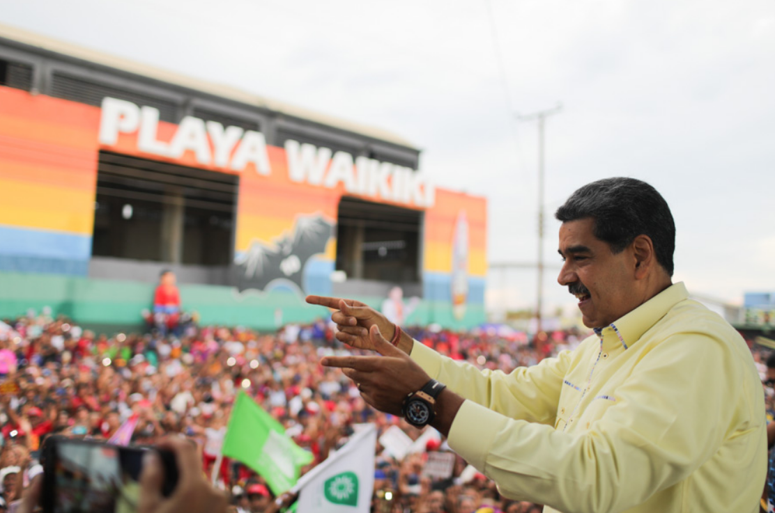 El evento de Maduro y Lacava en playa Waikiki tenía más zamuros que gente y este VIDEO lo prueba