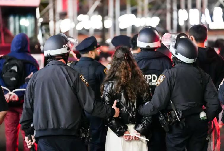 Más de dos mil 500 detenidos dejaron protestas en universidades de EEUU contra la guerra en Gaza