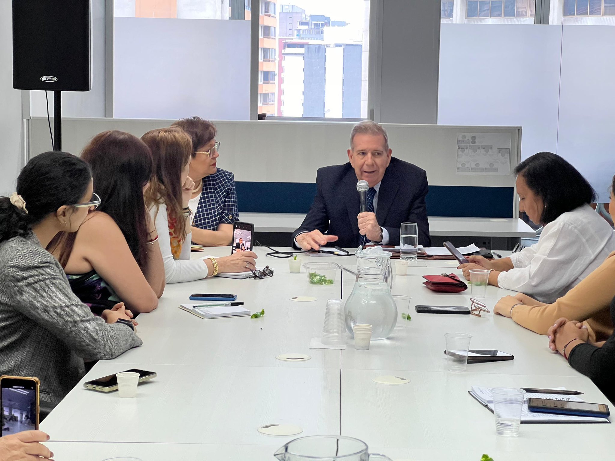 Edmundo González se reunió con el Frente Amplio de Mujeres