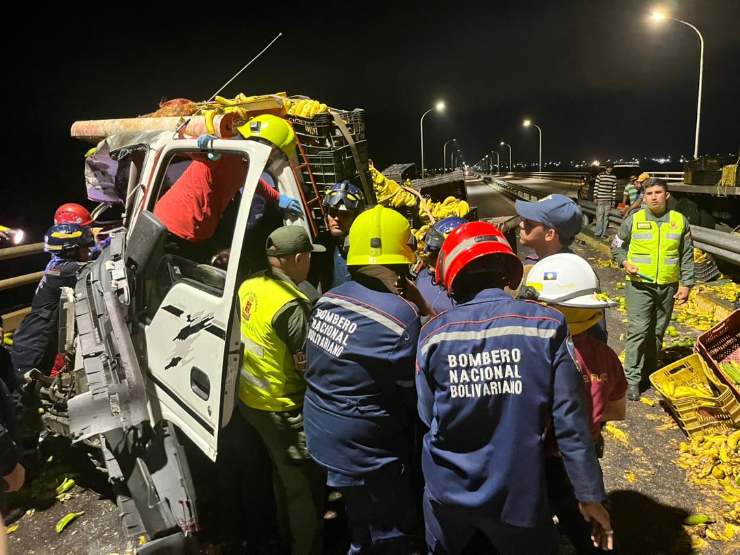 EN IMÁGENES: accidente de tránsito en el puente sobre el lago de Maracaibo dejó al menos un fallecido este #4May