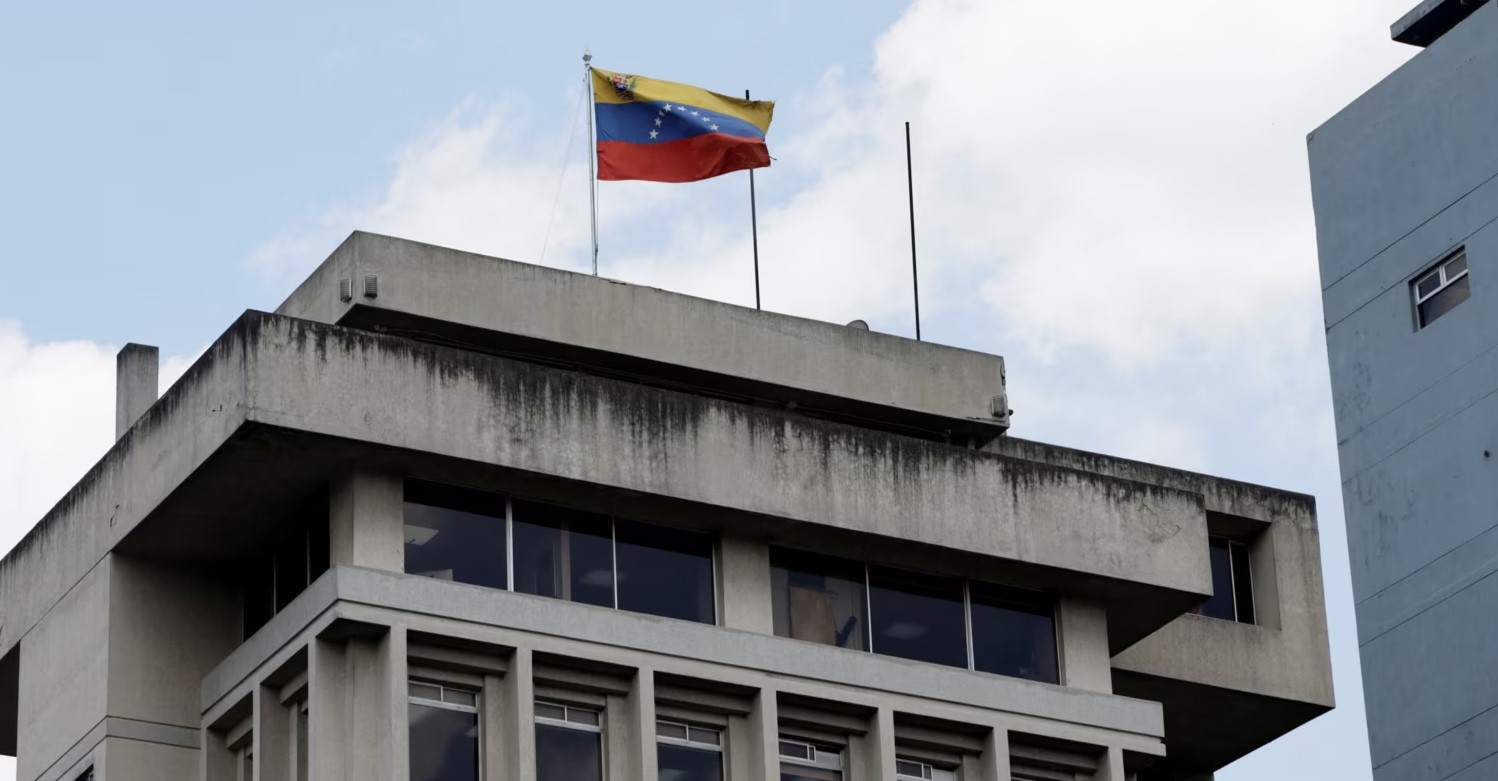 ¿Cómo impacta a los venezolanos el cierre de sus consulados en Ecuador?