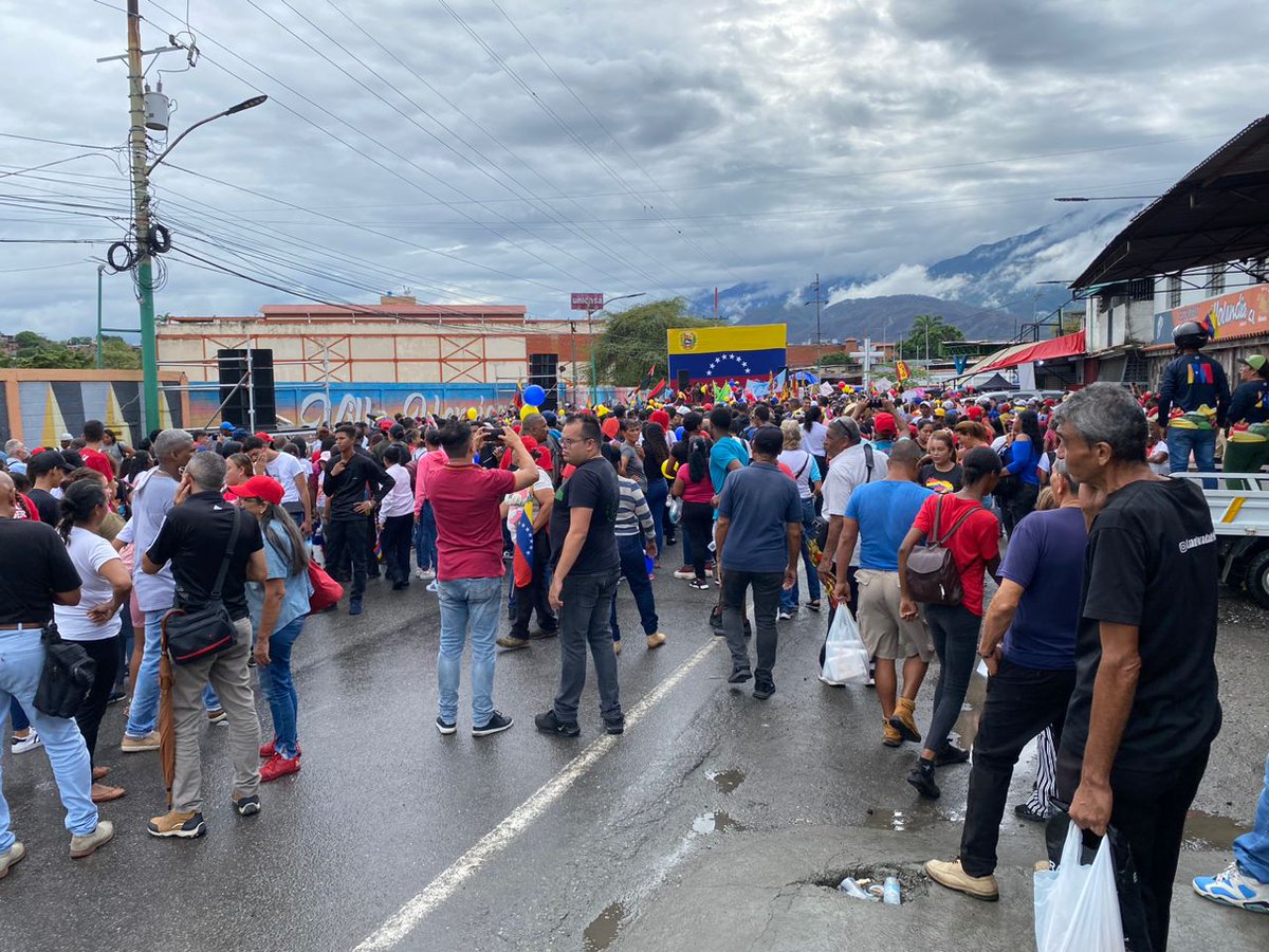 VIDEO: Psuv puso a firmar asistencia a trabajadores públicos obligados a acudir a la concentración en Guatire