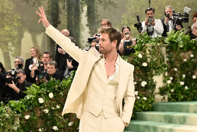 La regla que rompió Chris Hemsworth en la Met Gala tras su primera vez en el evento