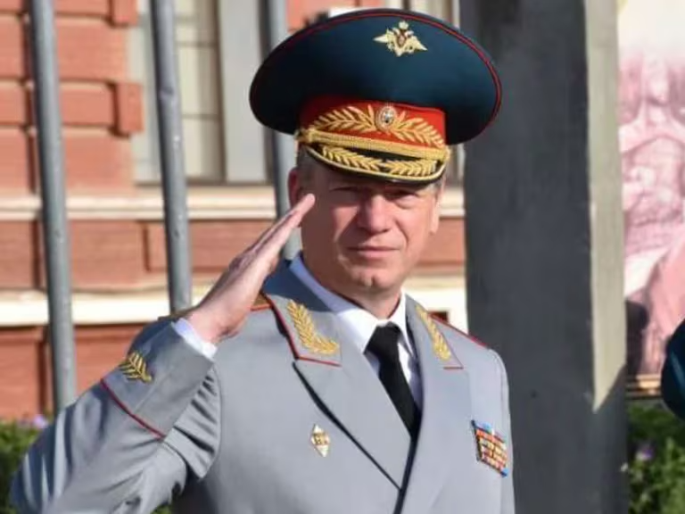 Siguen las purgas de Putin en el Ministerio de Defensa ruso: detuvieron a otro alto oficial acusado de soborno