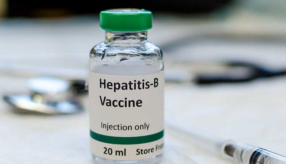 Países UE adoptan meta de vacunar gratis contra hepatitis B y papiloma para evitar cáncer