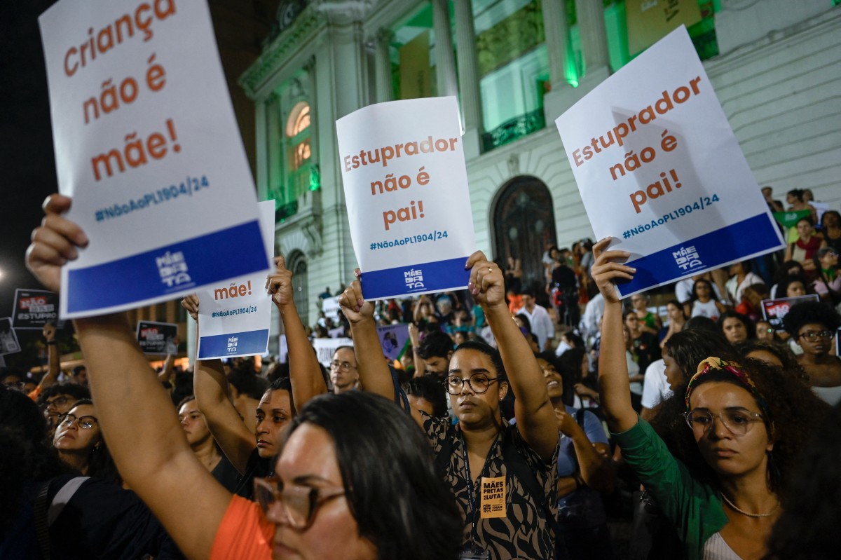 “Niña no es madre”: protestan contra un proyecto que endurece las penas por aborto en Brasil