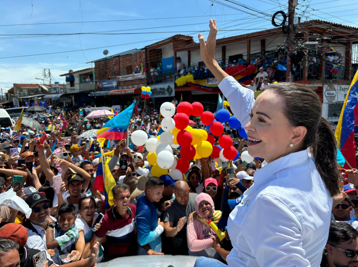 María Corina Machado overcame all obstacles to be received with affection by thousands of Venezuelans in Tachira State