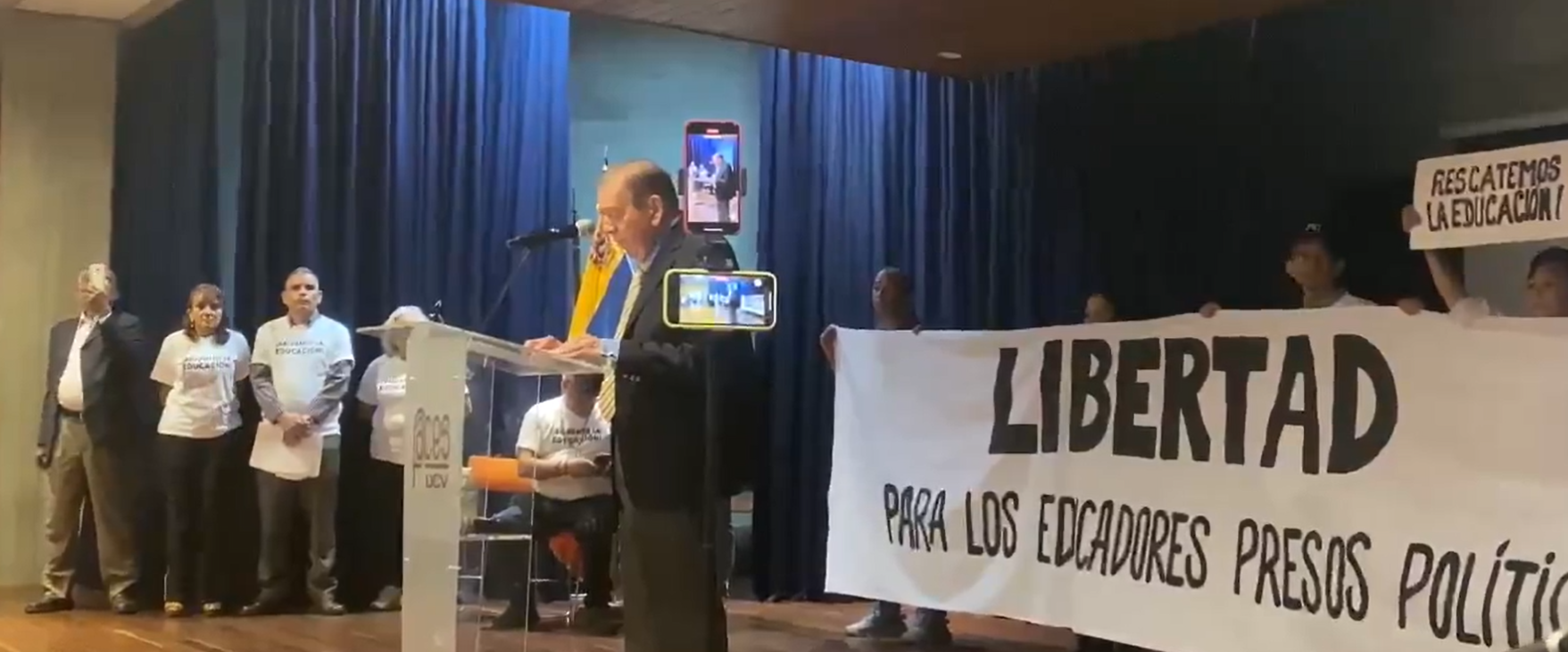 Edmundo González se reúne con docentes de la UCV y promete “generar confianza para recuperar el capital humano”