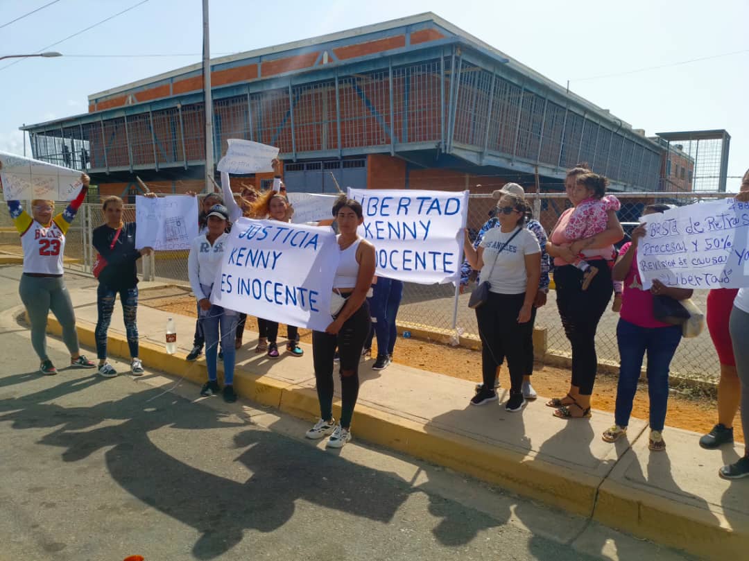 Familiares de presos en Falcón advierten que podrían unirse a la huelga de hambre
