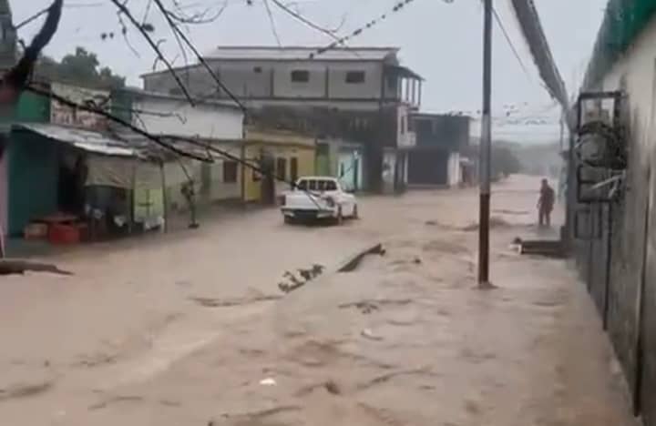 Lluvias inundaron la Troncal 5 y calles de Socopó en Barinas