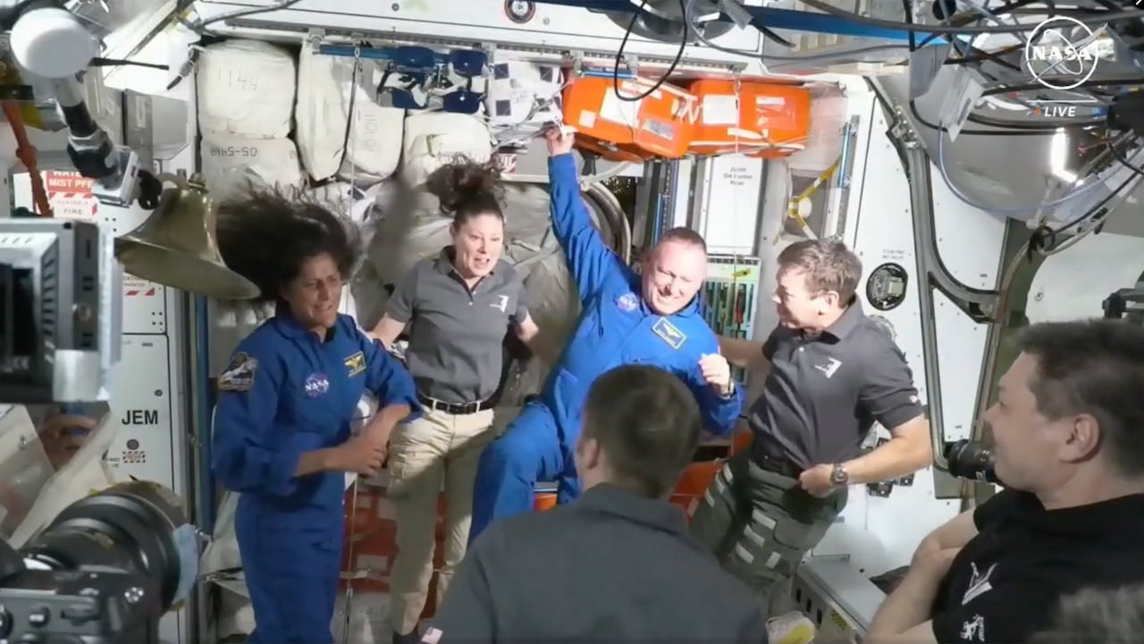 Dos astronautas permanecen atrapados en el espacio: ¿qué está pasando con la nave Starliner?