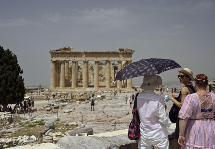 Cierran todos los monumentos arqueológicos en Atenas por la ola de calor que azota Grecia