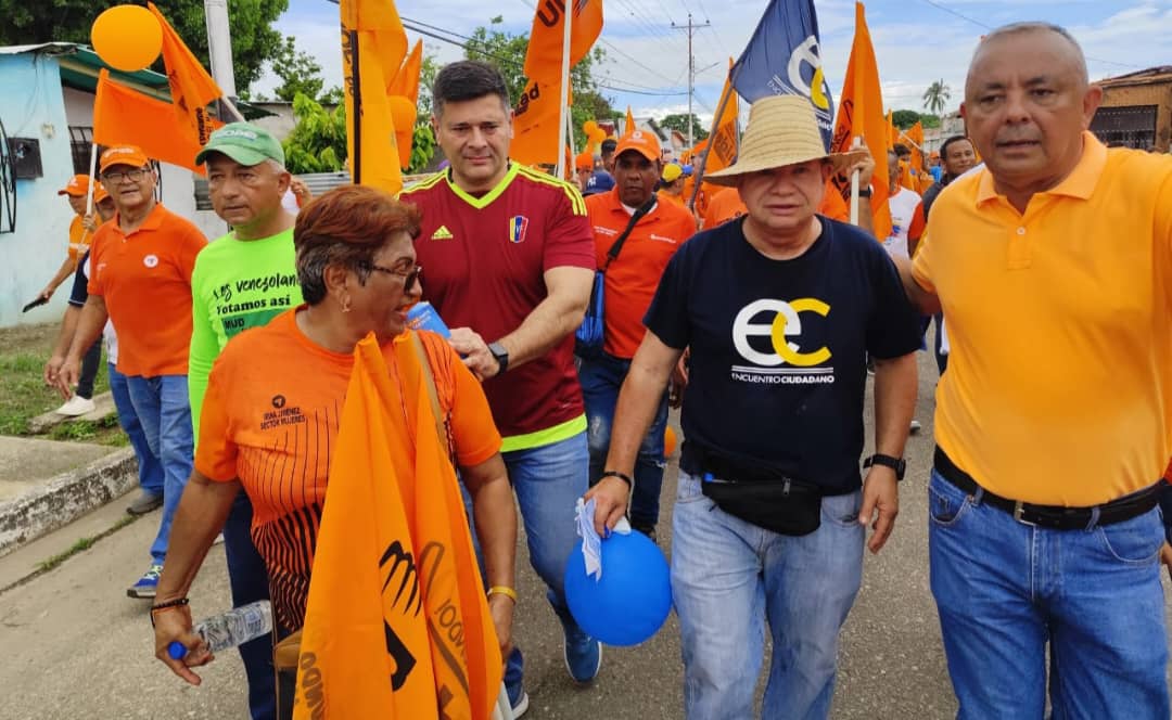 Freddy Superlano acompañó a la Plataforma Unitaria de Barinas, “enseñando a votar por Edmundo”