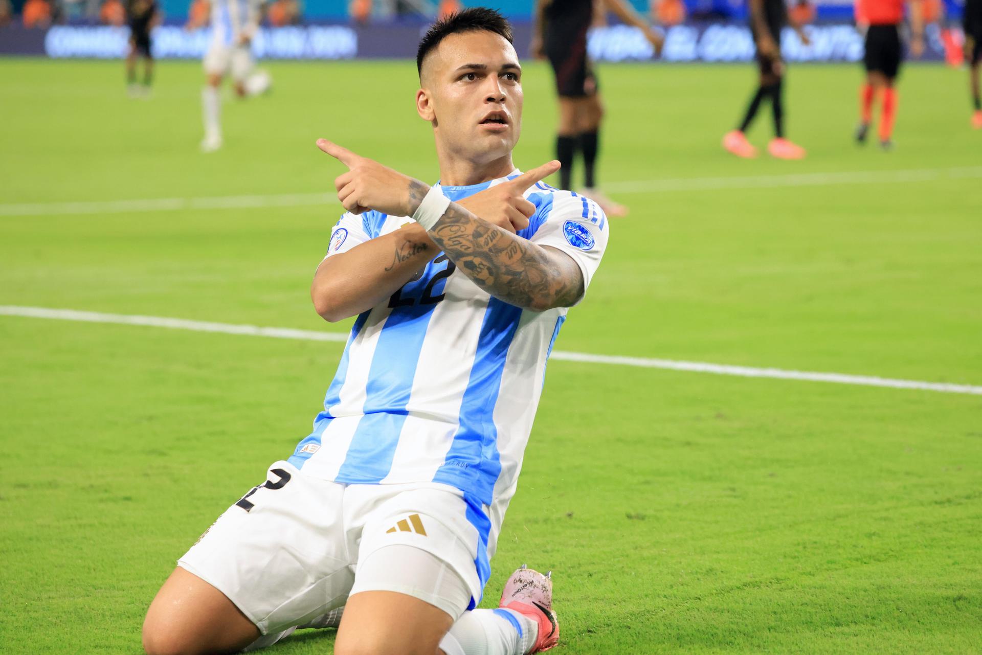 Doblete de Lautaro Martínez completó el pleno de victorias de Argentina ante Perú