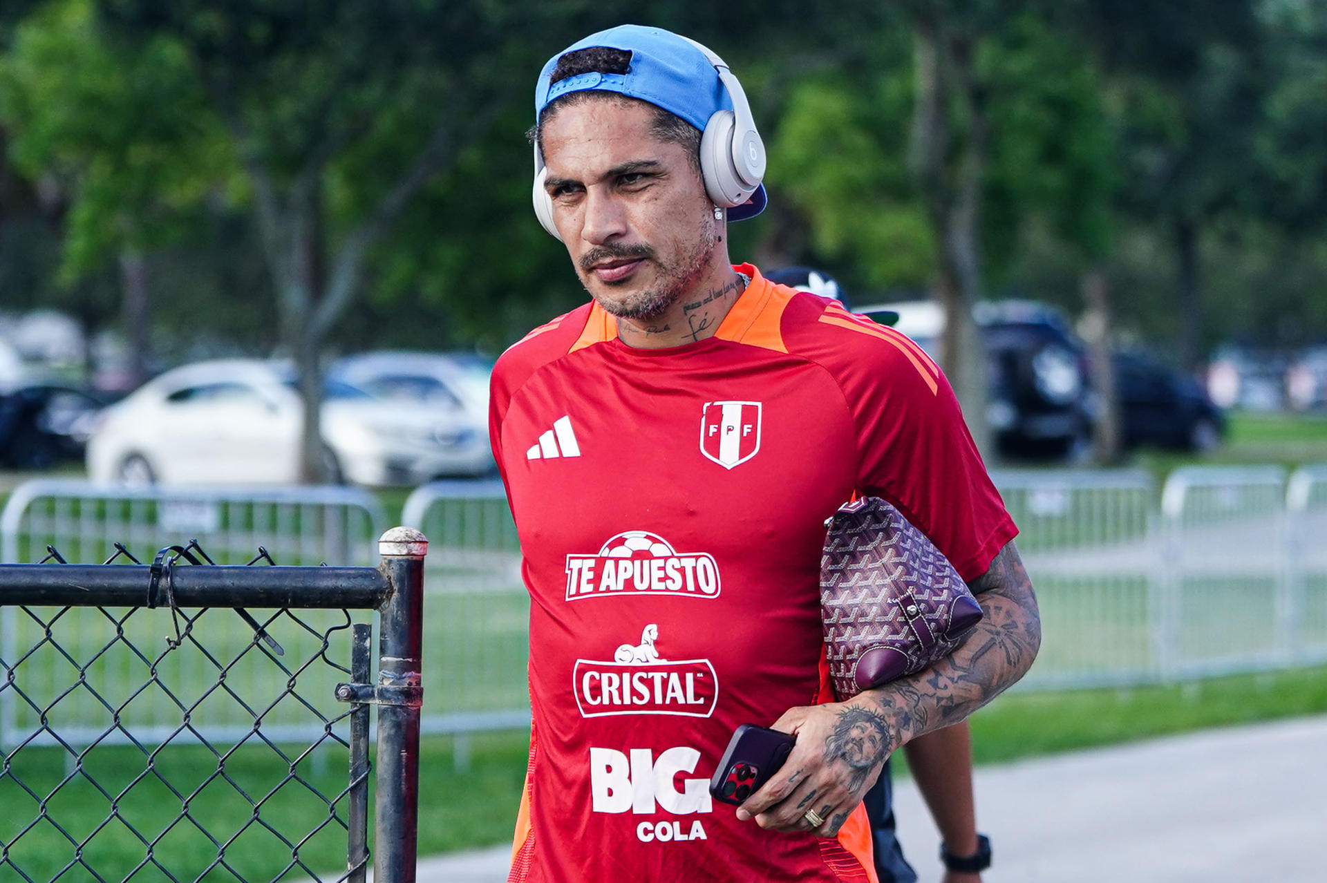 Paolo Guerrero se declaró “apenado, triste y frustrado” tras la eliminación de Perú