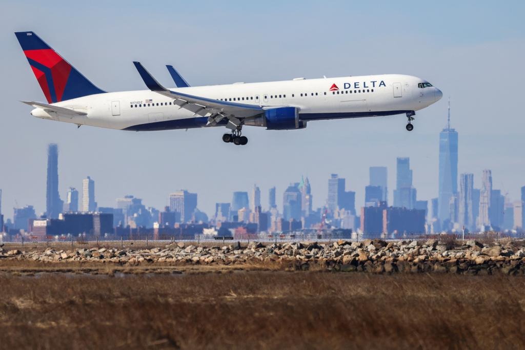 Un avión aterriza de emergencia en aeropuerto de Nueva York por este motivo