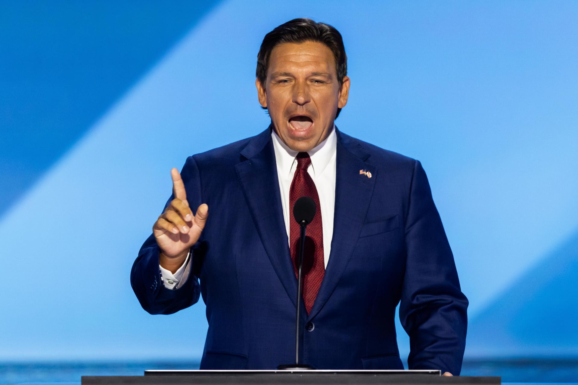 “Necesitamos a un comandante en jefe las 24 horas”: Ron DeSantis pidió votar por Donald Trump