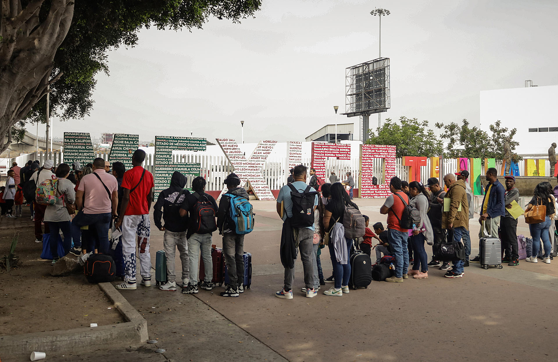 Preocupación de migrantes y empresarios en frontera México-EEUU tras renuncia de Biden