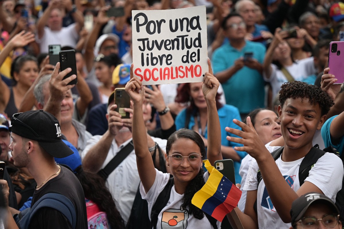Miles votarán en Venezuela con el anhelo de un cambio en la economía y el reencuentro familiar