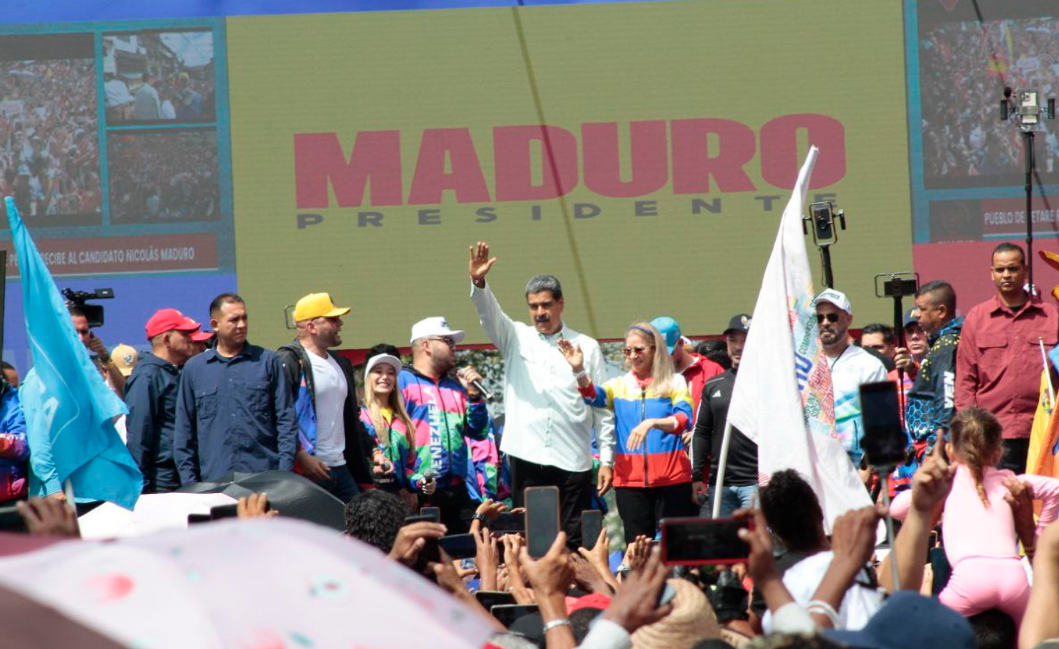 La campaña electoral de Nicolás Maduro ahora va contra “los viejos decrépitos” (video)